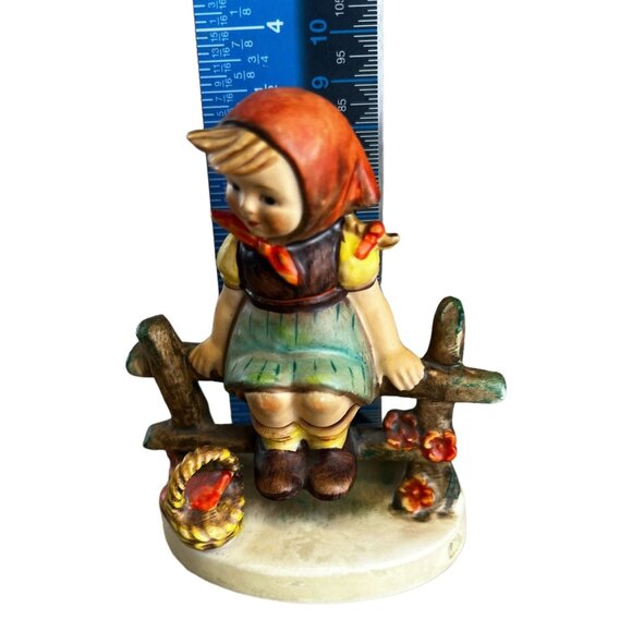 Goebel Hummel Figurine Girl Sitting On Fence #112/3/0 1938 Vintage Germany - Picture 2 of 8